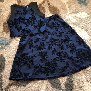 ☄️ 2/$50. GUC. Two piece floral skirt and top